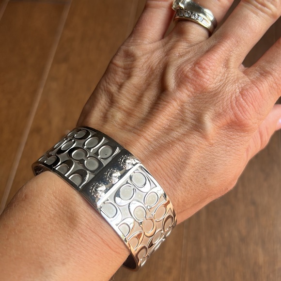 Stunning Coach bangle - Picture 4 of 4